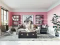 Salon z róż indyjski na ścianach. Wygodna sofa, stylowa skrzynia i regały pełne książek tworzą przytulną atmosferę.