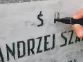 Jaką farbę do malowania liter na pomniku wybrać, aby przetrwała?