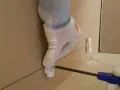 Jak izolacja pod brodzik może zapobiec kosztownym naprawom?