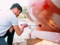 Jaką farbę do łodzi z laminatu wybrać, aby uniknąć błędów?