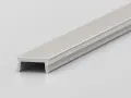 Profil aluminiowy w kolorze RAL 9006, z subtelnym wykończeniem, idealny do nowoczesnych wnętrz.