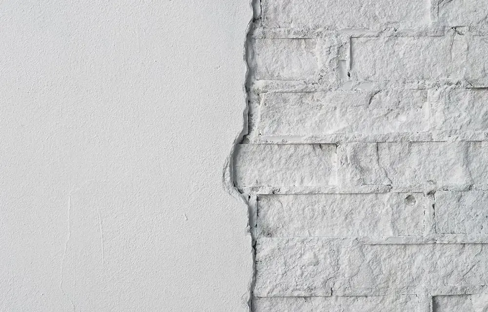 Tynk czy płyty gipsowe: co wybrać, aby uniknąć kosztownych błędów?