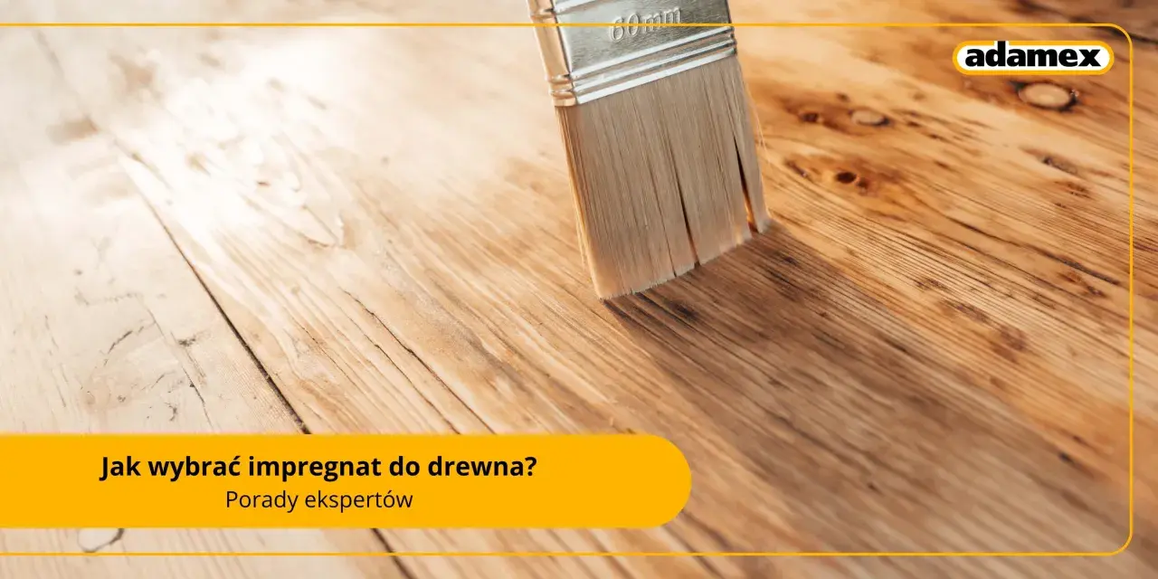 Pędzel nakłada ochronną warstwę na drewno. Zastanawiasz się, czy wybrać lakierobejcę, czy impregnat? Porady ekspertów pomogą Ci podjąć decyzję.