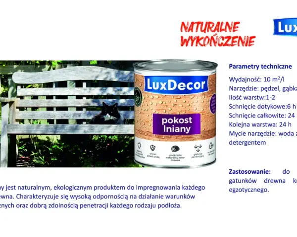 Czarny kot odpoczywa na drewnianej ławce, obok stoi puszka z napisem "pokost lniany" marki LuxDecor, sugerując naturalne wykończenie drewna.