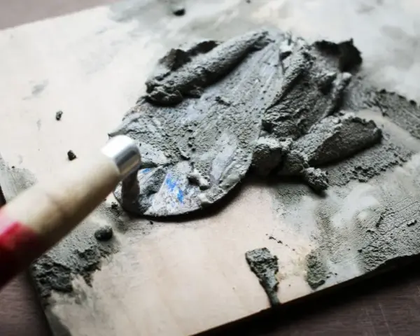 Cement 32 5 czy 42 5 - kluczowe różnice i wybór do budowy