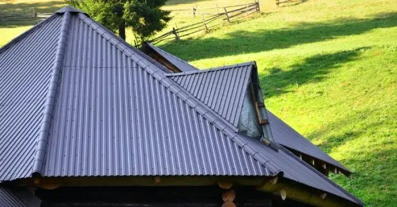 Zdjęcie Jaką farbę na dach z blachy ocynkowanej wybrać, aby uniknąć problemów?